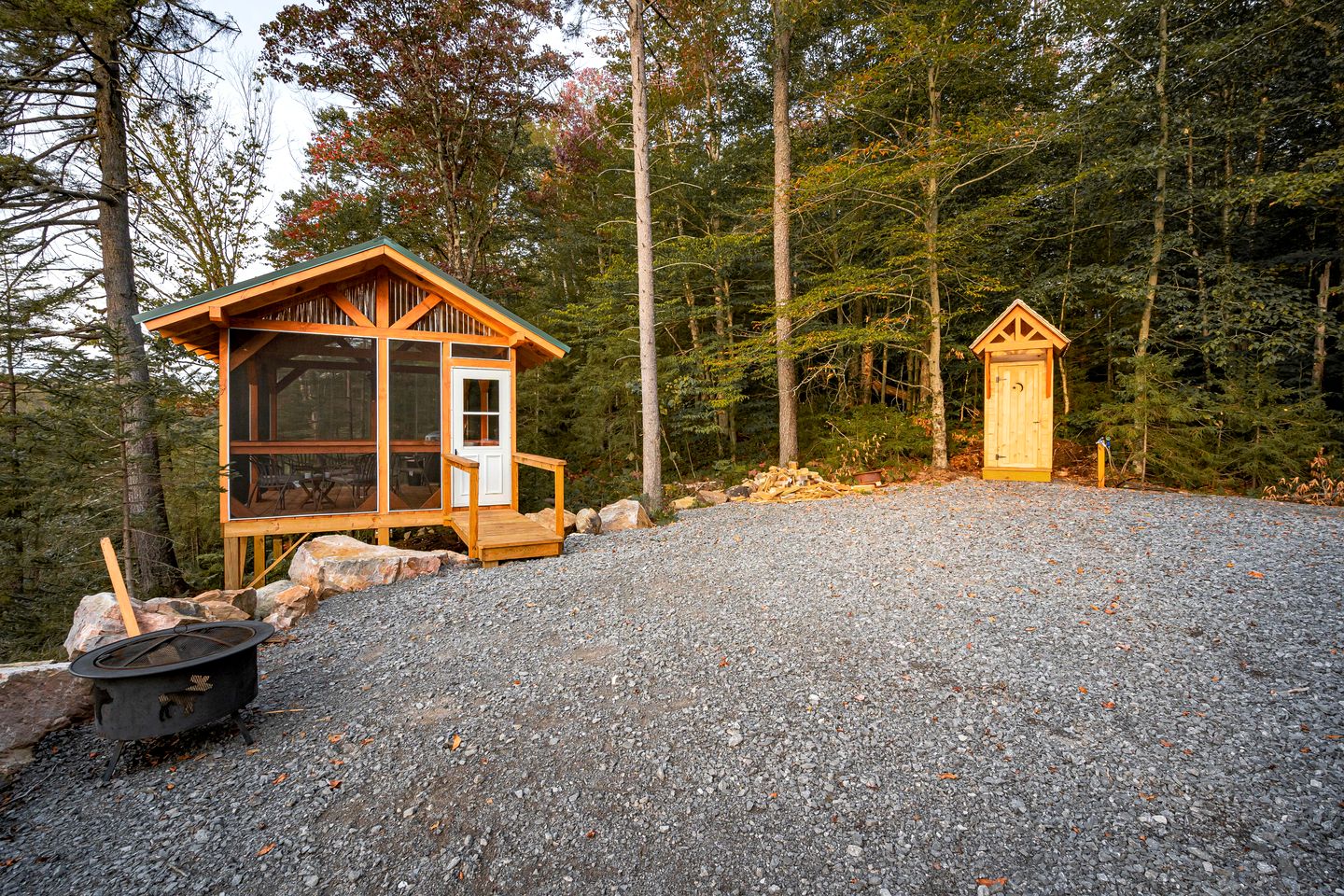 Charming Cabin for Glamping in the Adirondacks, Ideal for a Couples Getaway