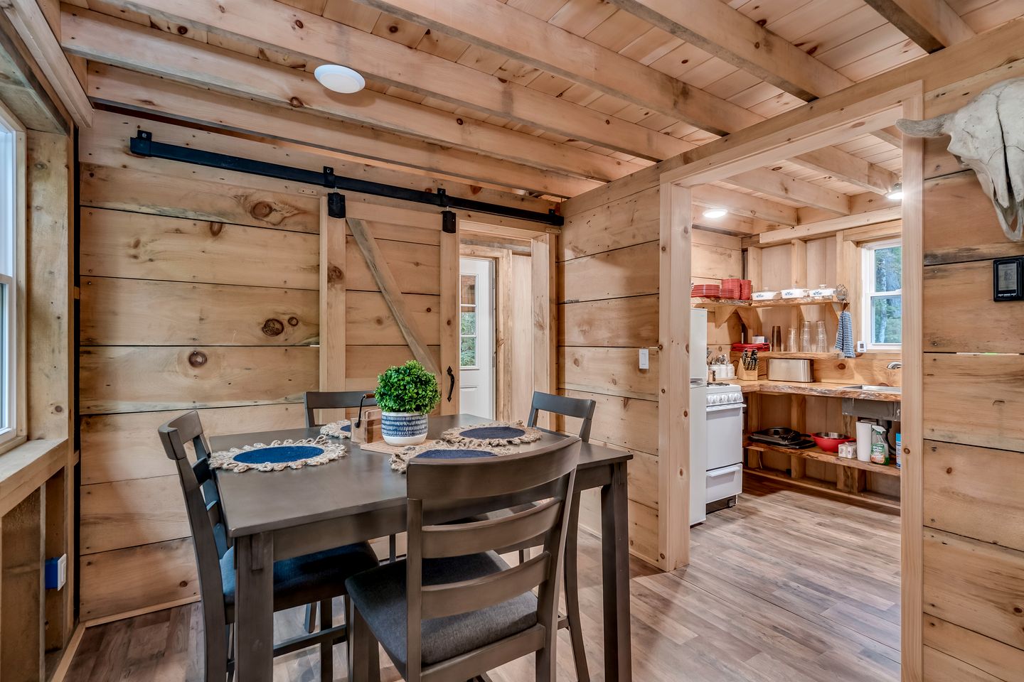 Charming Cabin for Glamping in the Adirondacks, Ideal for a Couples Getaway