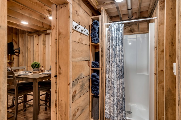 Cabins (United States of America, Brantingham, New York)