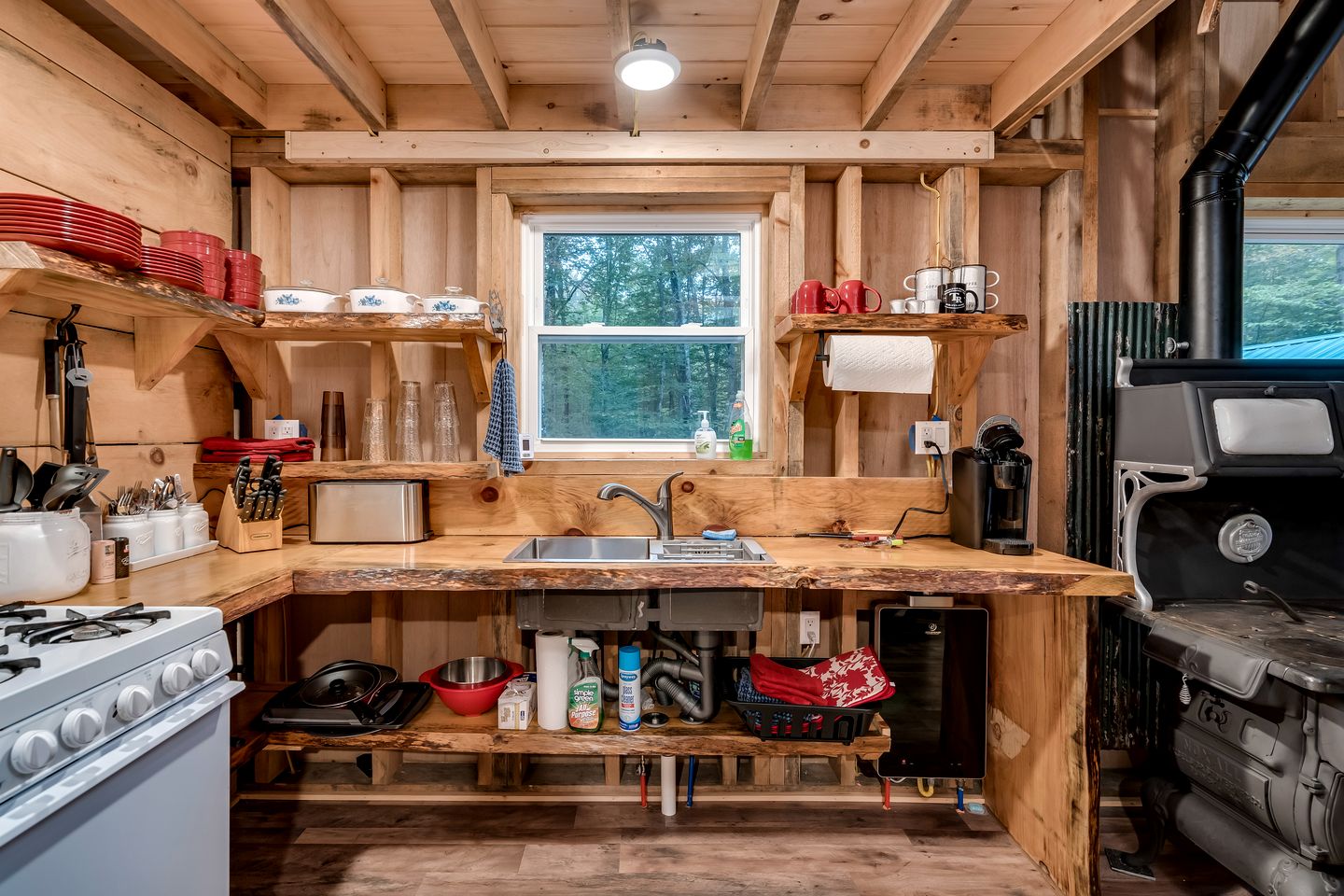 Charming Cabin for Glamping in the Adirondacks, Ideal for a Couples Getaway