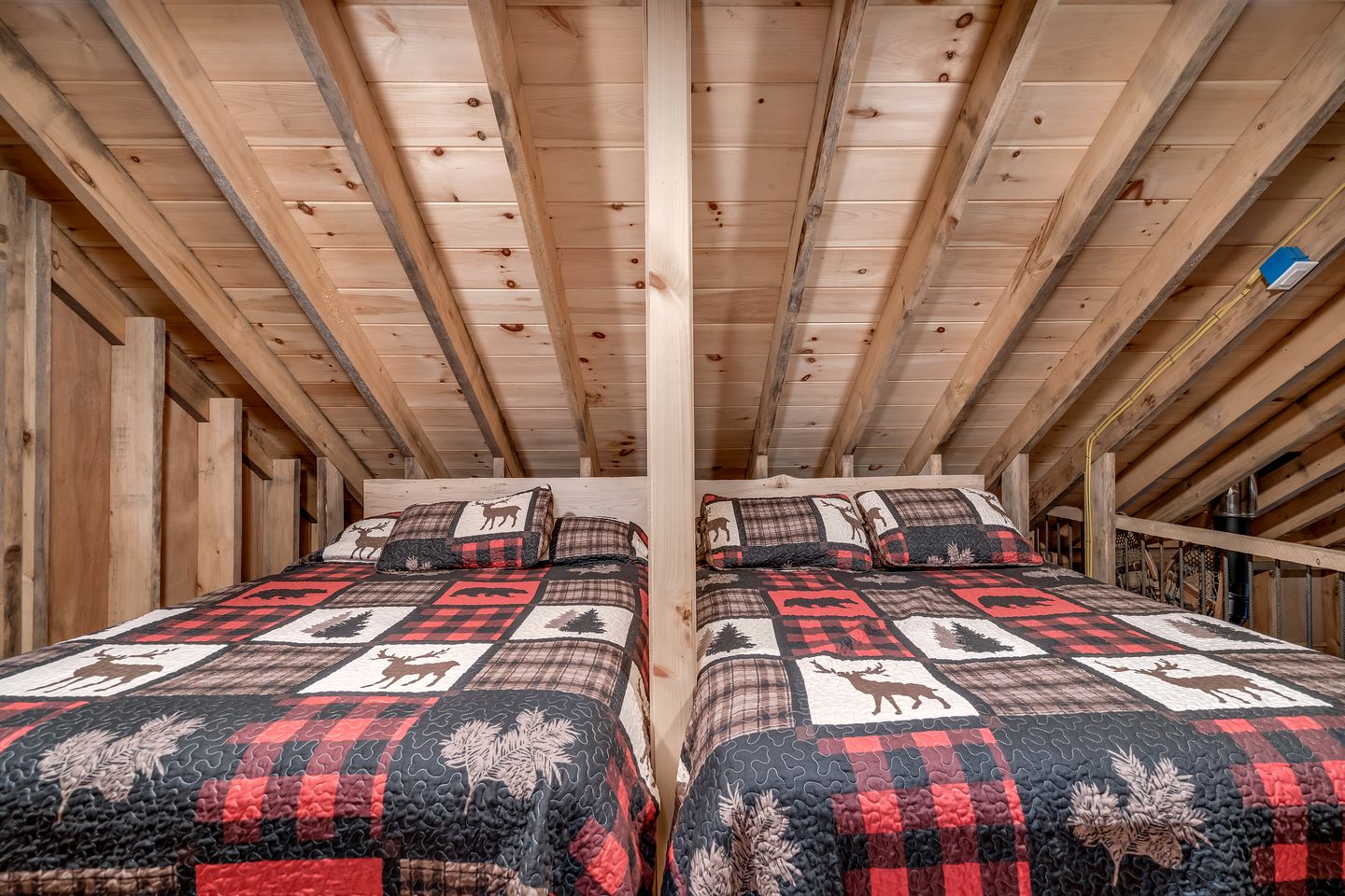 Charming Cabin for Glamping in the Adirondacks, Ideal for a Couples Getaway