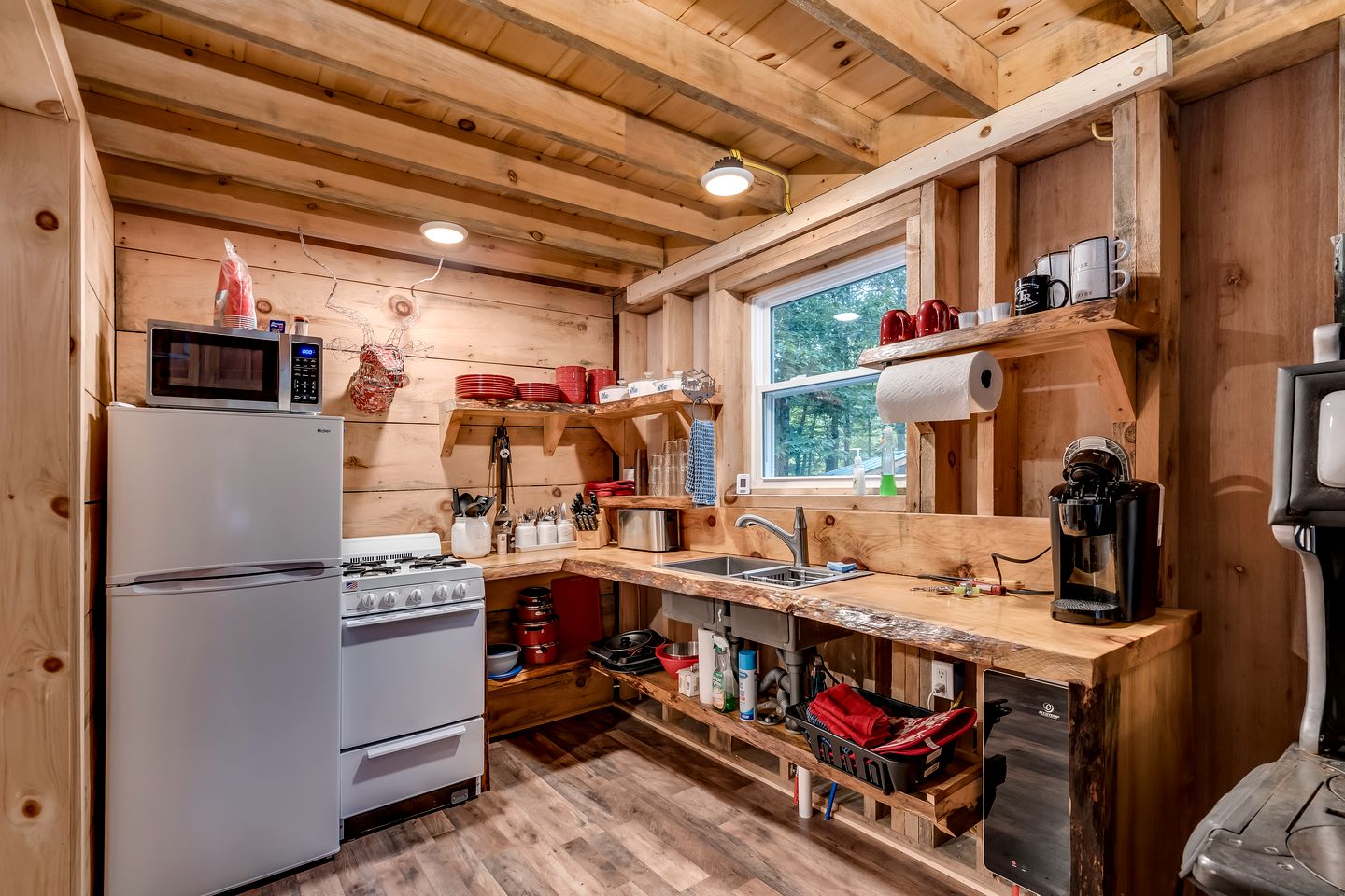Charming Cabin for Glamping in the Adirondacks, Ideal for a Couples Getaway