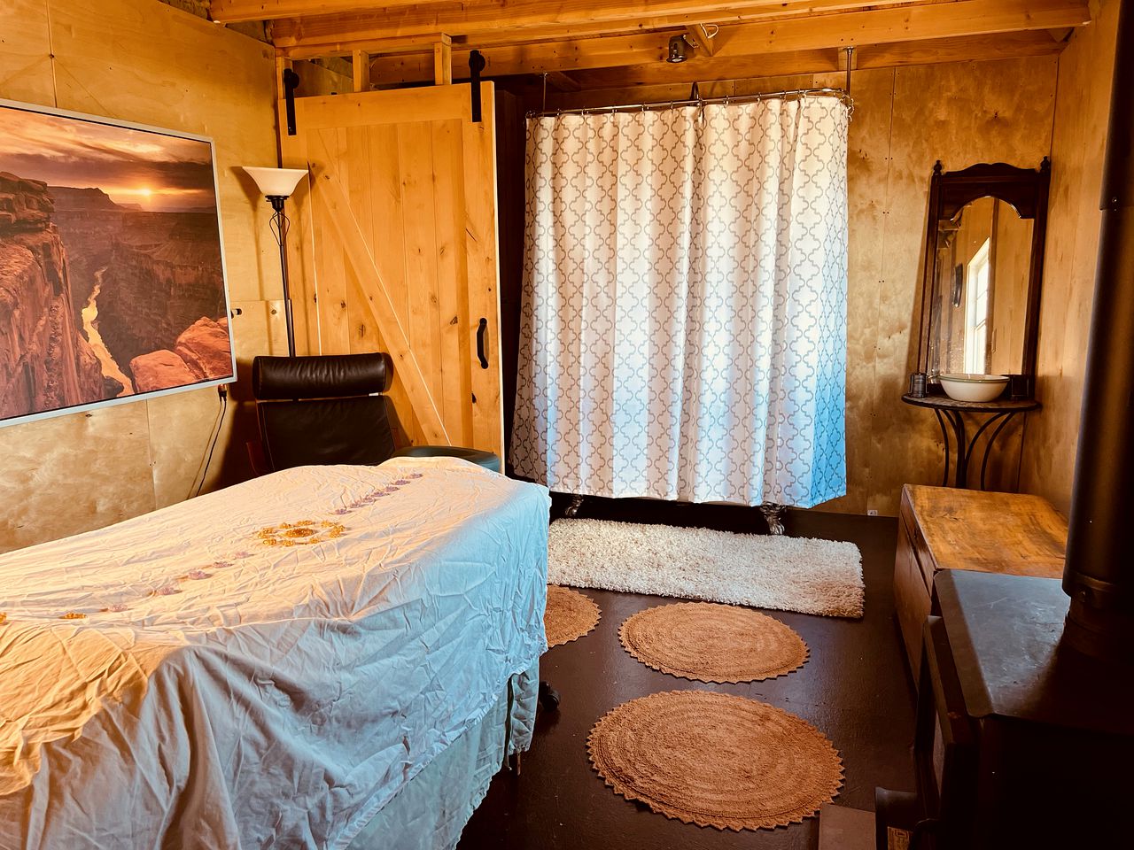 Spa Glamping Experience in a Tiny Barn, to Relax in Flagstaff