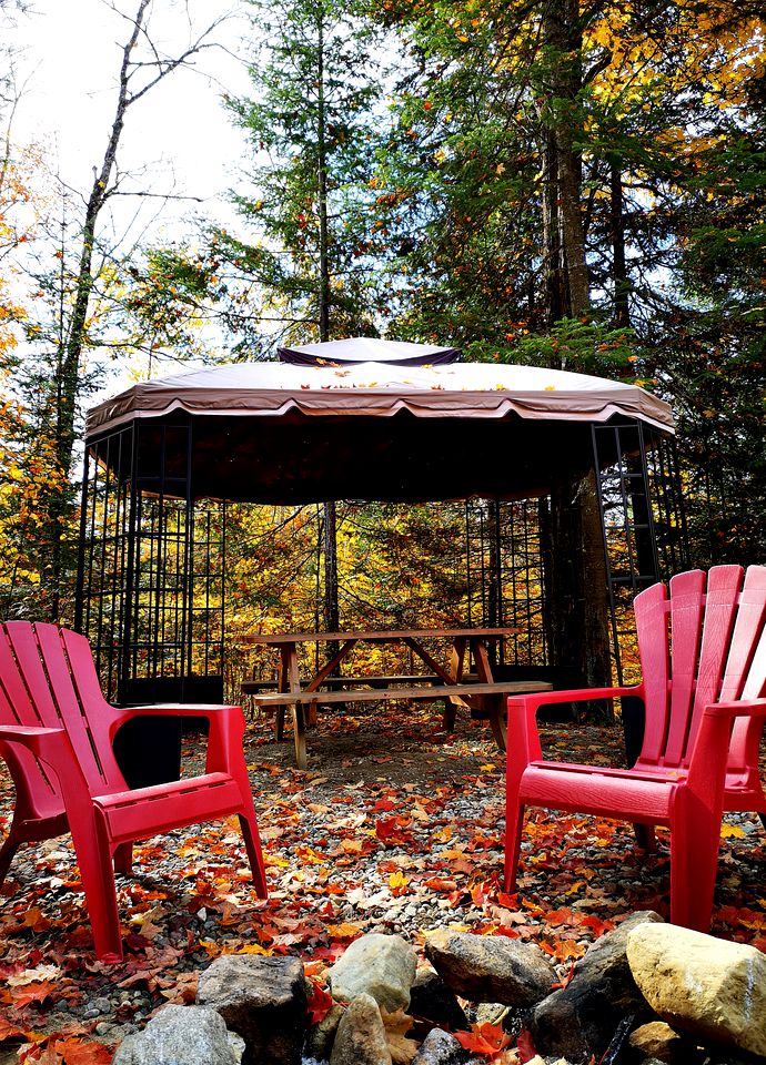 Cute Tiny House Glamping Destination in Quebec, Canada