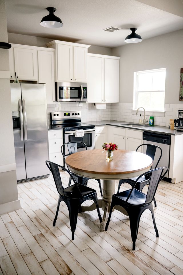 Charming Cabin for Glamping Vacations in Wimberley, Texas