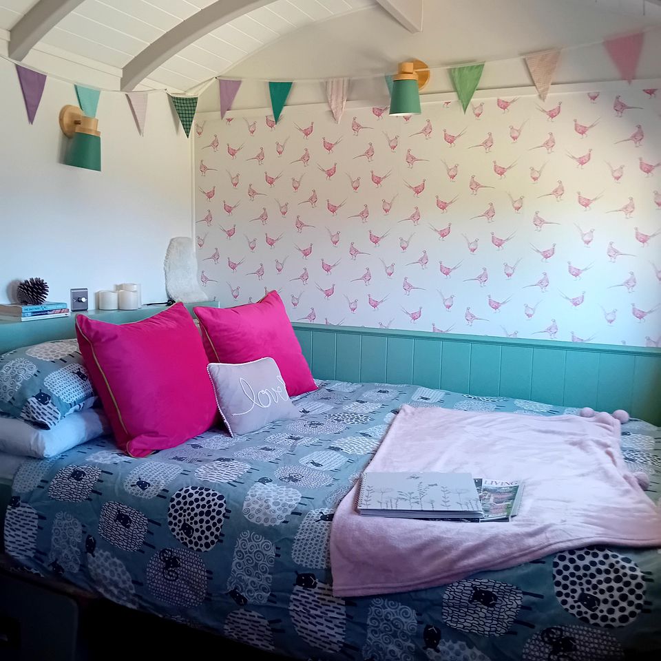 Charming Shepard's Hut, Perfect for Glamping on the North Devon Coastline