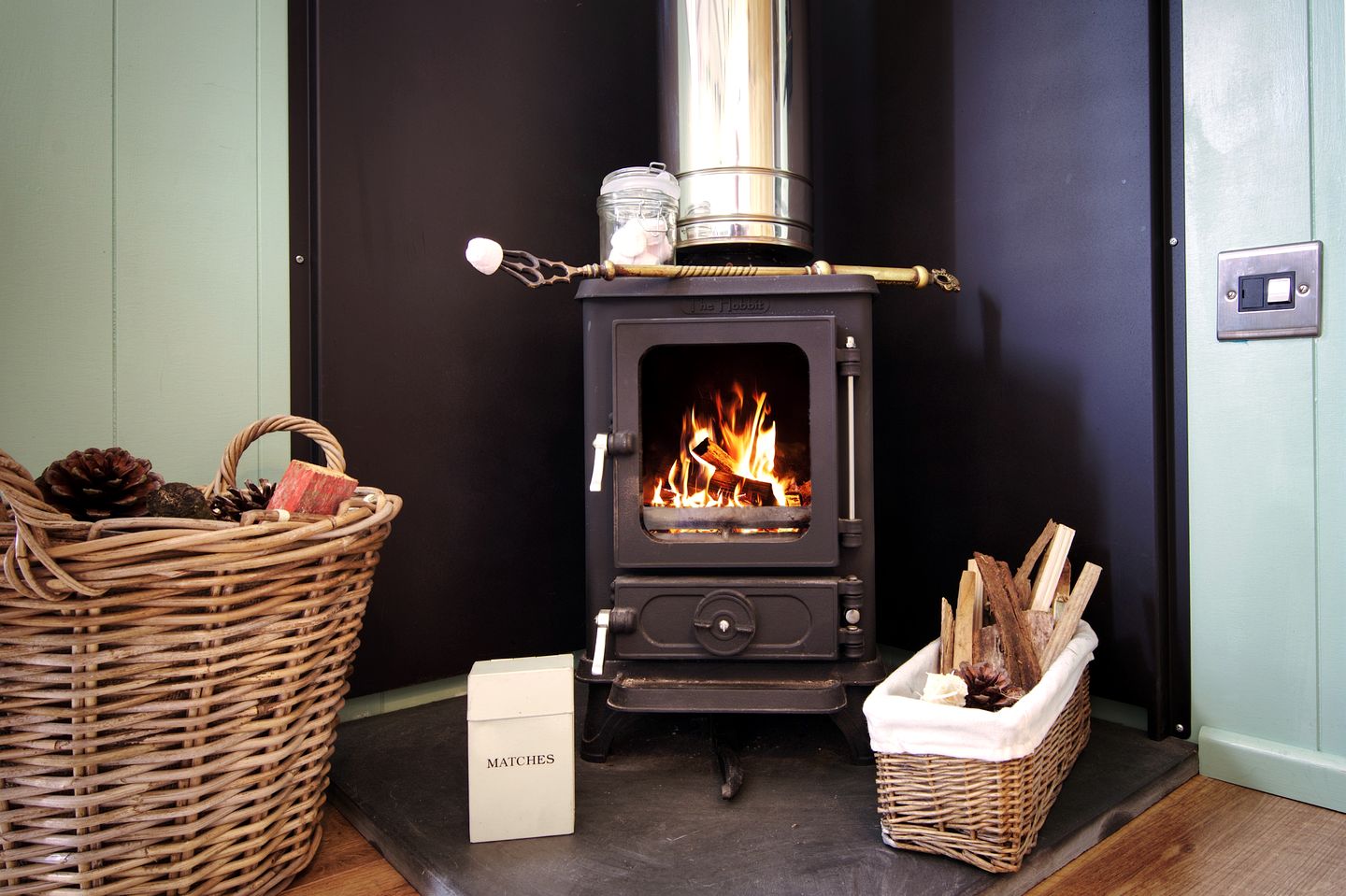Charming Shepard's Hut, Perfect for Glamping on the North Devon Coastline