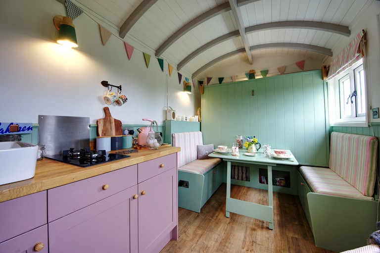 Caravans (United Kingdom, --, --)