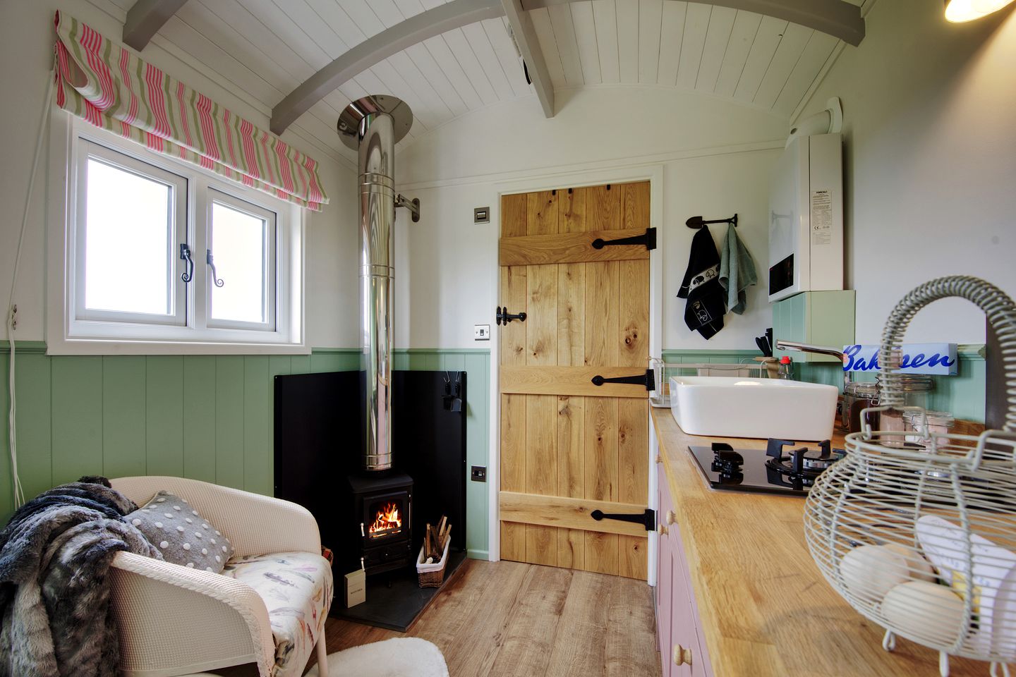 Charming Shepard's Hut, Perfect for Glamping on the North Devon Coastline