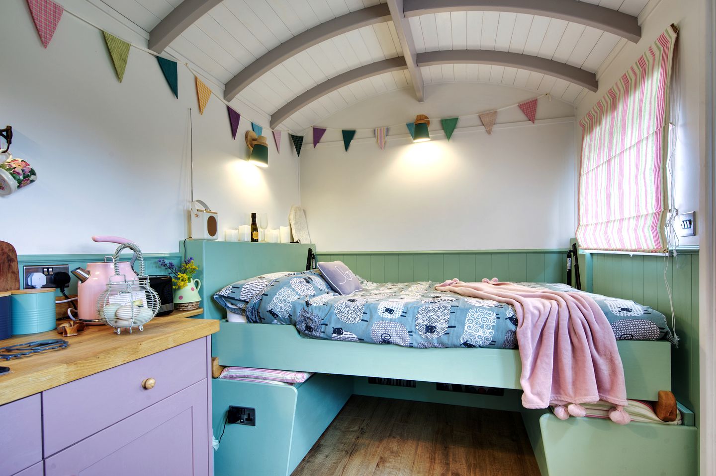 Charming Shepard's Hut, Perfect for Glamping on the North Devon Coastline