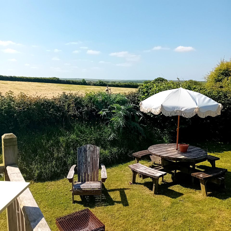 Charming Shepard's Hut, Perfect for Glamping on the North Devon Coastline