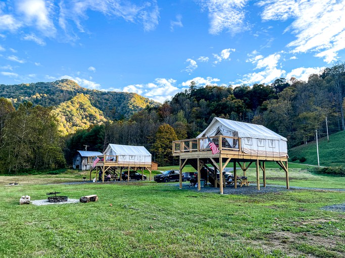 Elevated Riverside Glamping Along the Cane River in Green Mountain, North Carolina