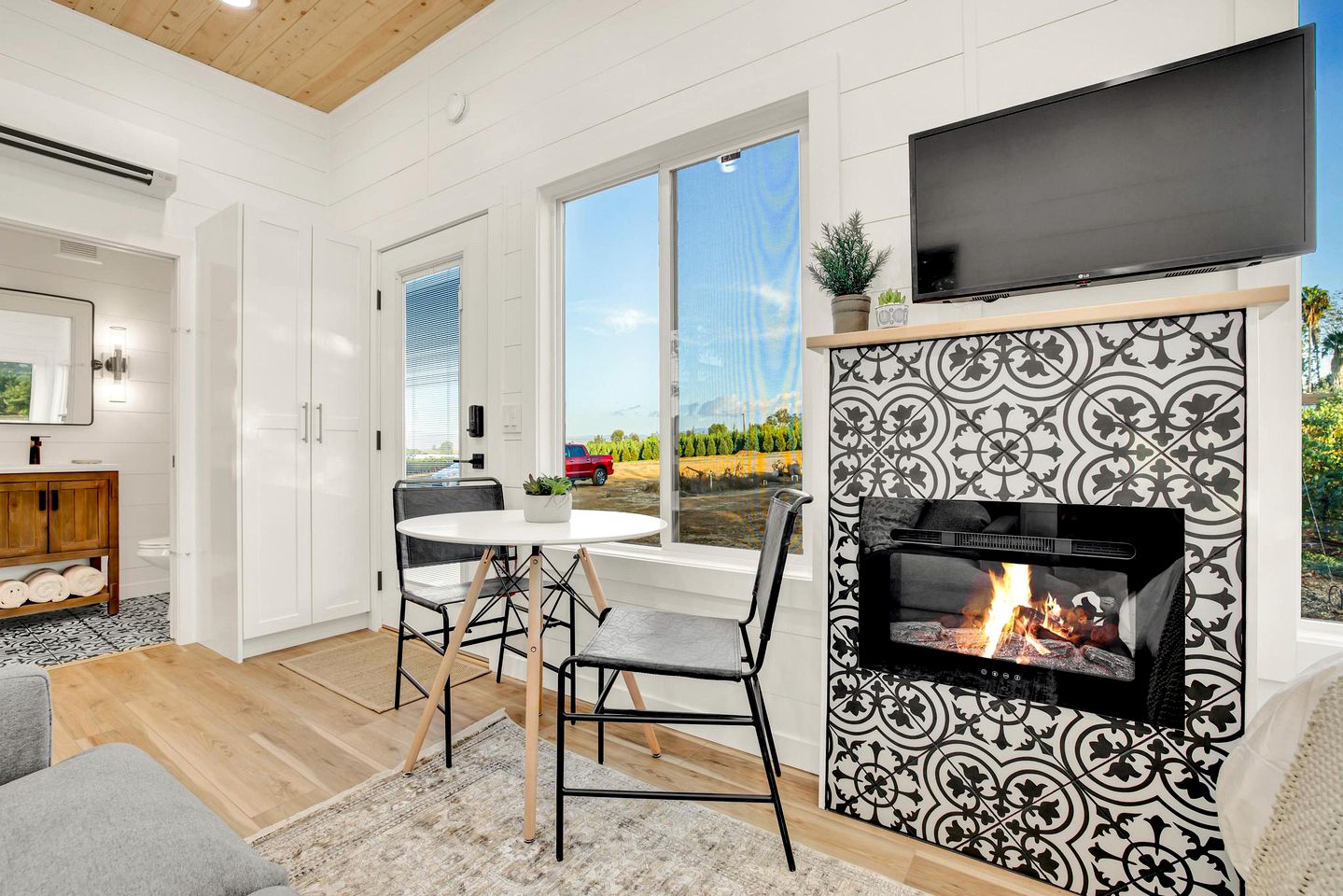 Luxury Vineyard Escape Tiny Home on Vineyard, Tiny Houses, Ramona