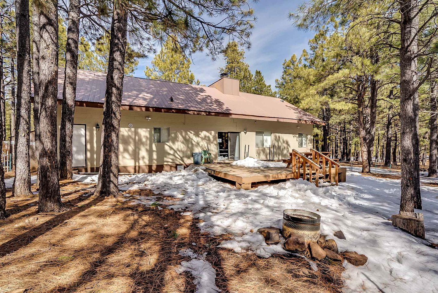 Forest Lakes Chalet Fire pit On the rim hiking & riding trails