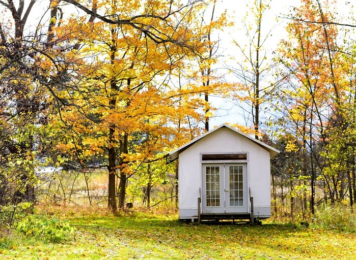 Cabins (United States of America, Manchester, Michigan)