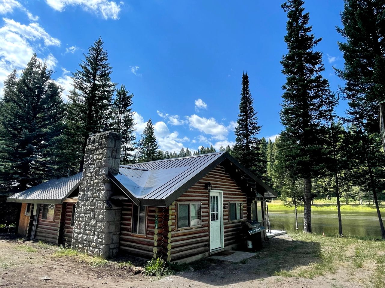 The perfect log cabin to enjoy the great outdoors near Yellowstone!