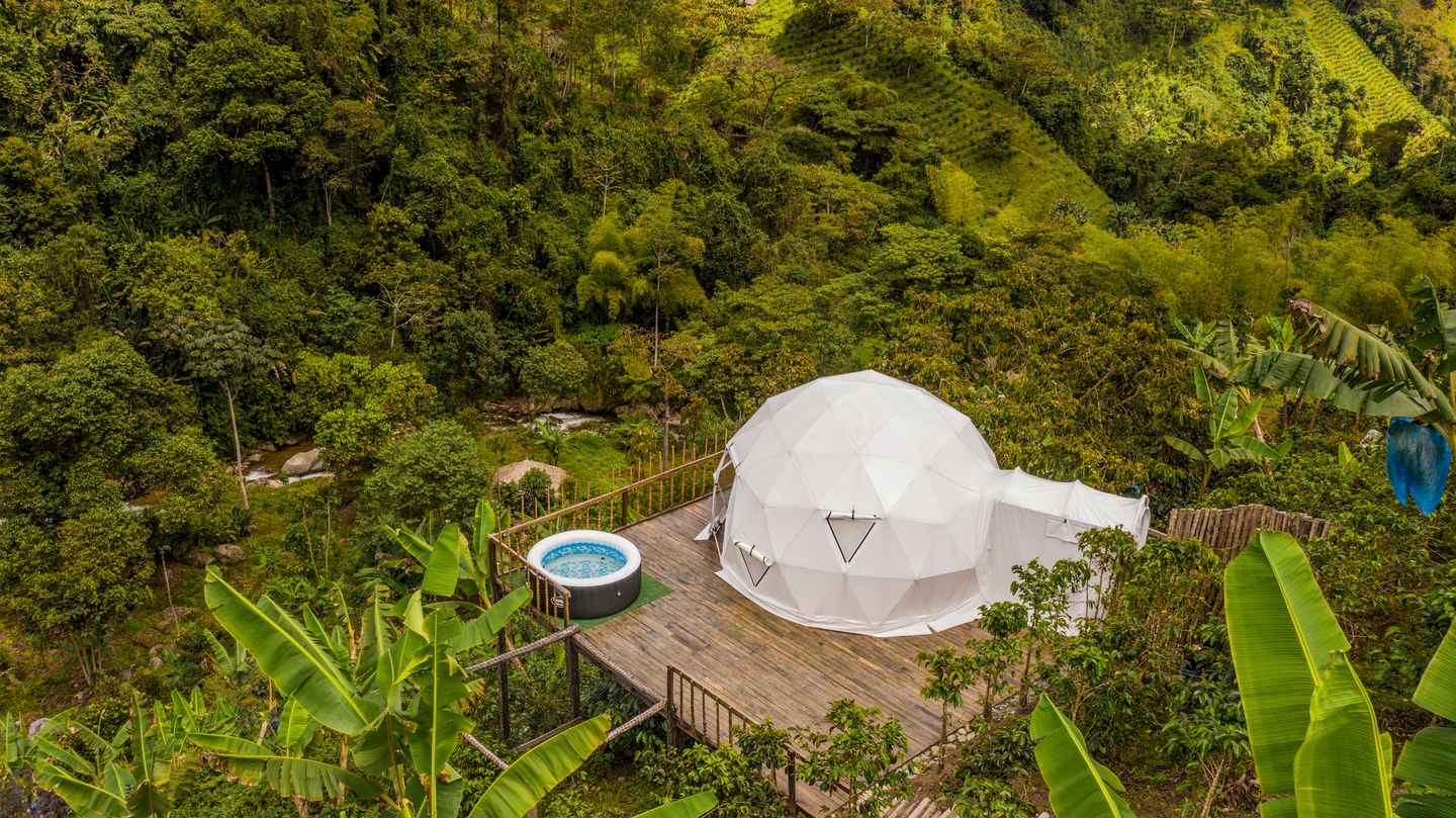Intimate Dome with Outdoor Jacuzzi, Deck and Views in Colombia
