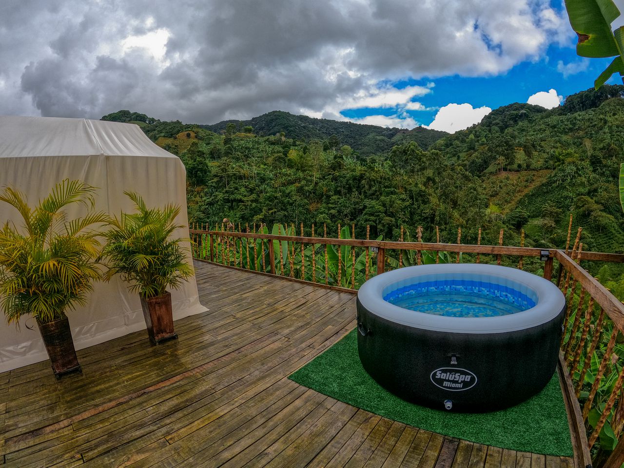 Splendid Safari Tent with Jacuzzi Great for Couples in Colombia