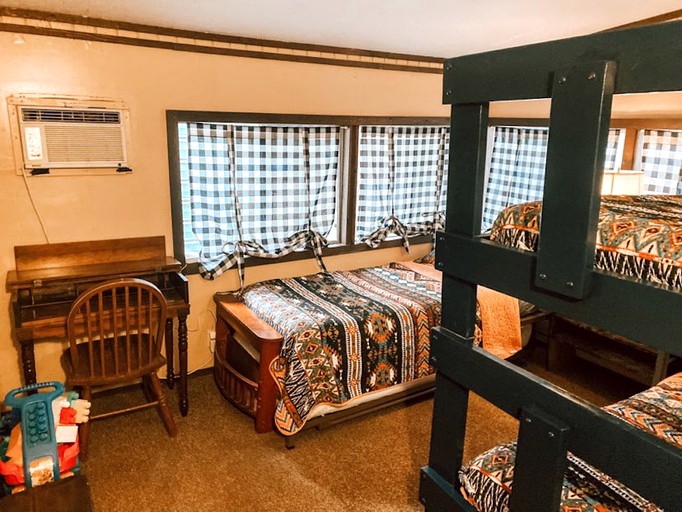 Magnolia Cabin on the Ouachita River, Cabins, Pencil Bluff, United