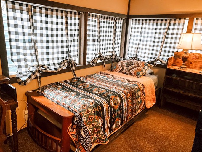 Magnolia Cabin on the Ouachita River, Cabins, Pencil Bluff, United