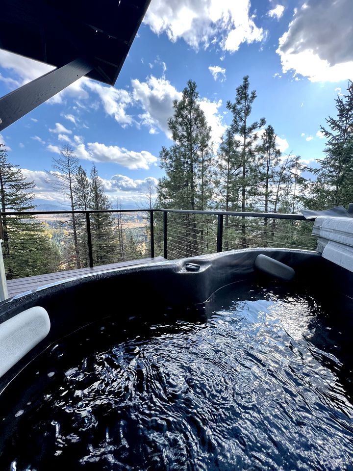 Stunning Pet-Friendly Tower, Nestled in the Mountains in Sandpoint, Idaho