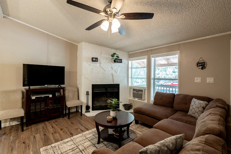 Cozy Getaway Close to Skiing!, Cabins, United States