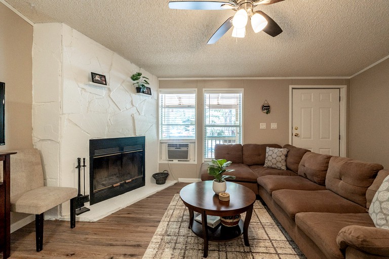 Cozy Getaway Close to Skiing!, Cabins, United States