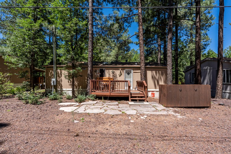 Cozy Getaway Close to Skiing!, Cabins, United States