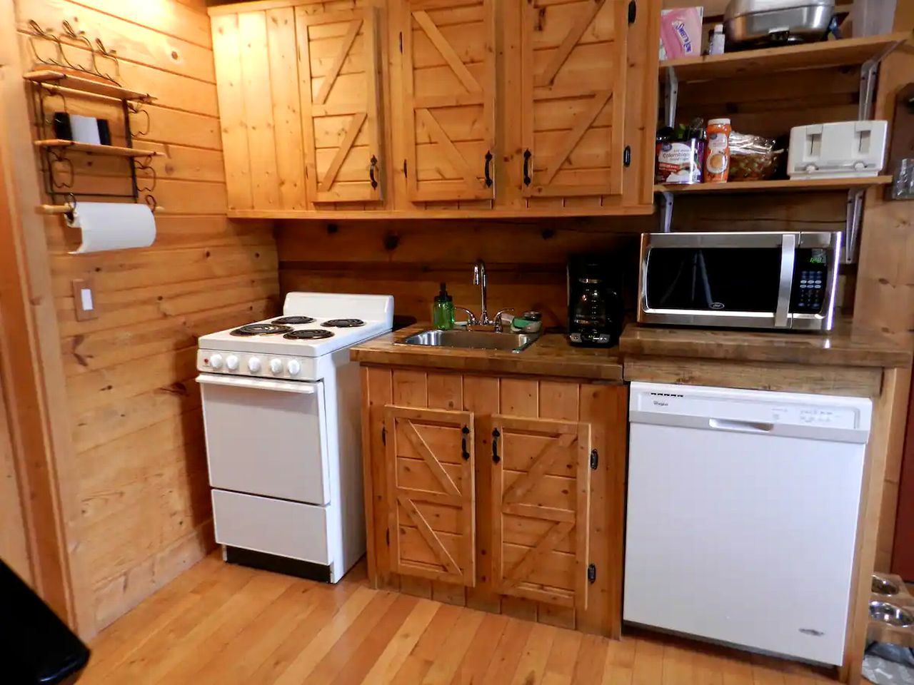 Cabin Retreat near Grayson Highlands State Park for Family Glamping Stays in Virginia