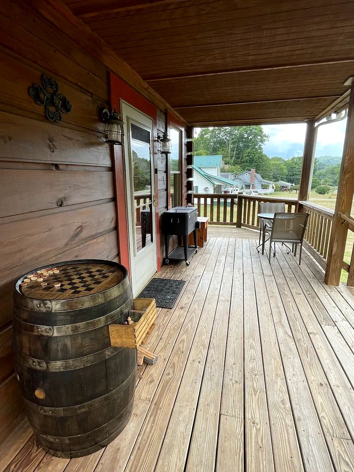 Cabin Retreat near Grayson Highlands State Park for Family Glamping Stays in Virginia