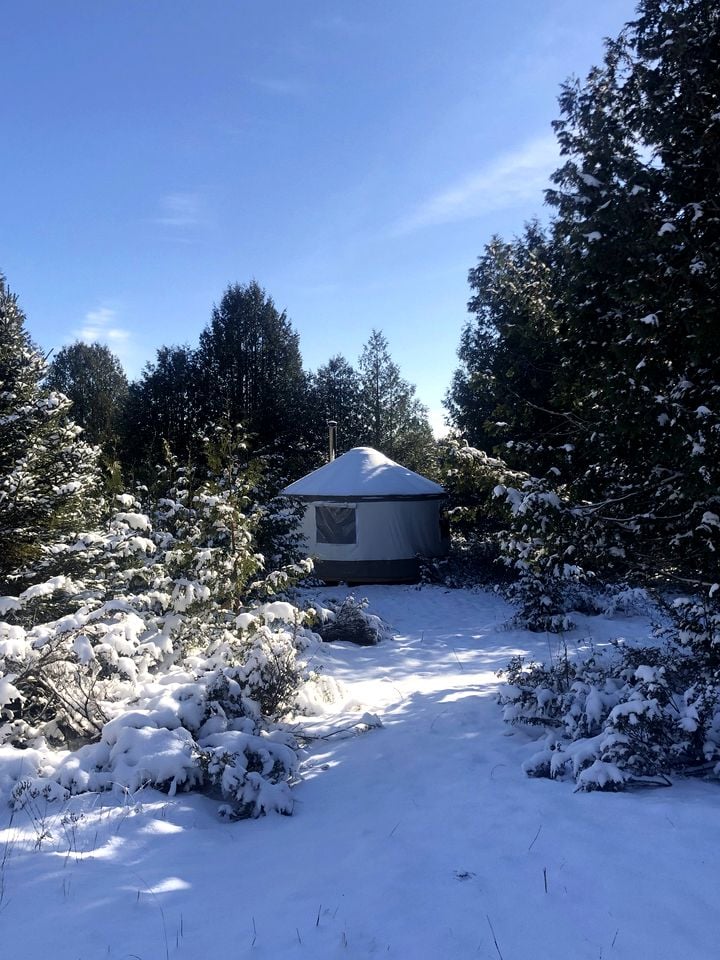 Pet-Friendly Yurt Escape in the Ontario Countryside - Perfect for Romantic Getaways in Tehkummah