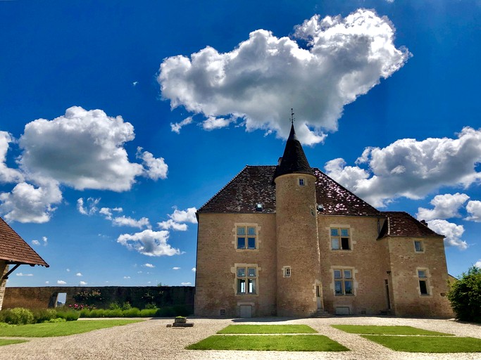 Towers (France, Corgoloin, Bourgogne-Franche-Comté)