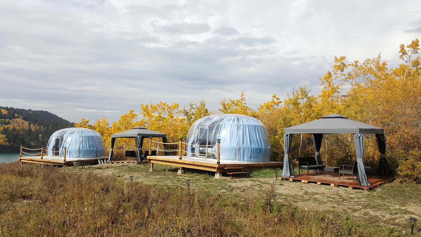 Amazing Riverside Dome with Fire Pit on Ghost Lake, Alberta for Memorable Getaways for Two