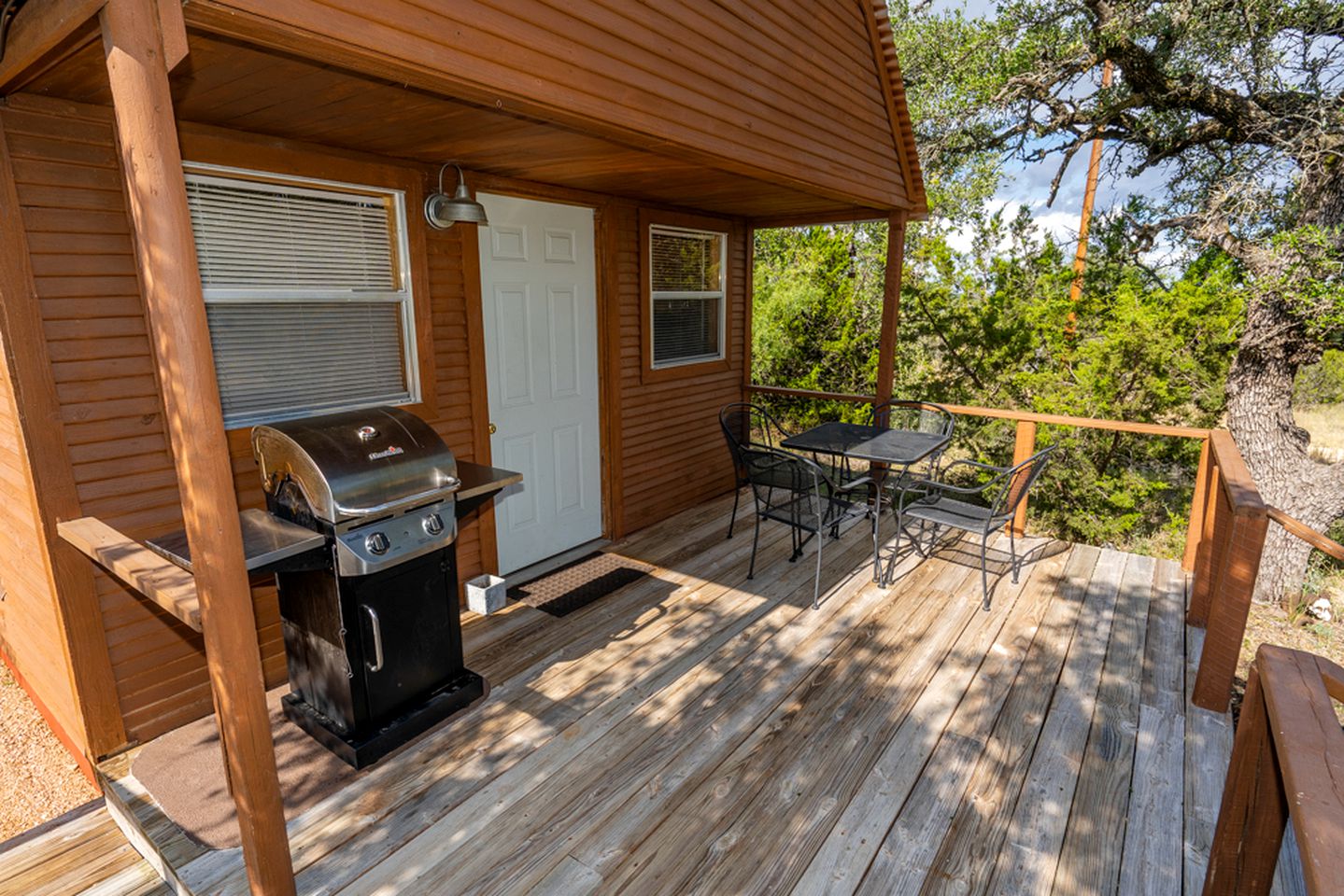 Cozy Cabin Glamping Site in Eldorado, Perfect for Romantic Getaways Exploring Texas