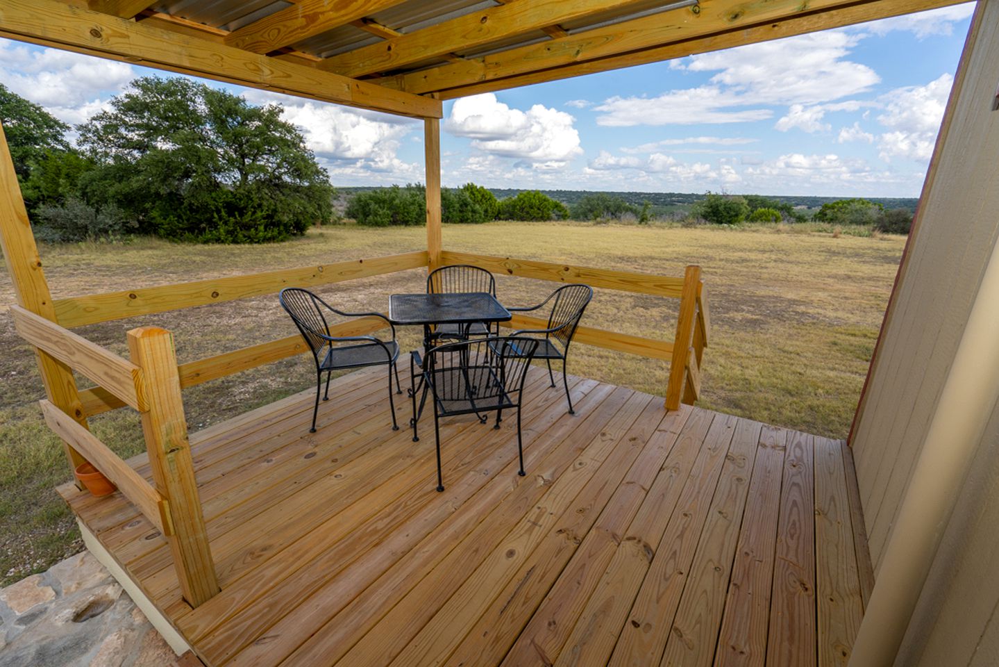 Entire Cabin Retreat in Texas Hill Country, Perfect for Intimate Glamping Weekend Getaways in Eldorado