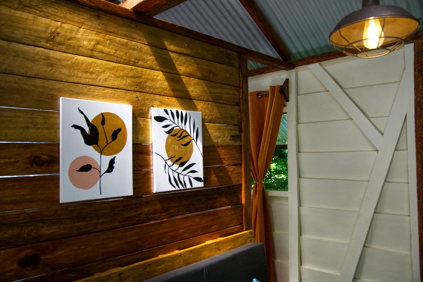 Cute Cabin on Working Farm for Escapes to Solarte Island