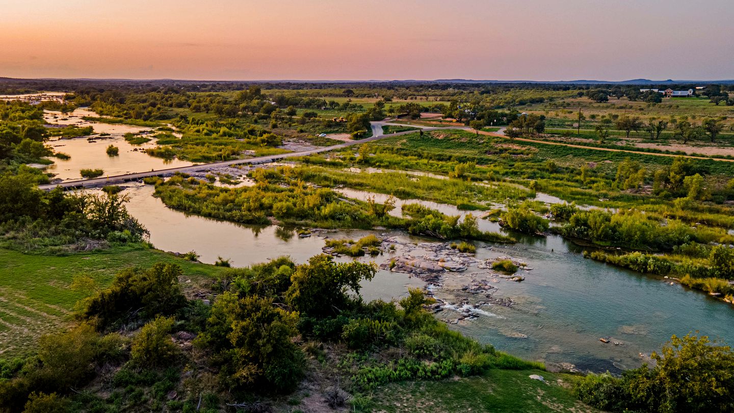 Pet Friendly Texas Hill Country Glamping Cabin on the Llano River