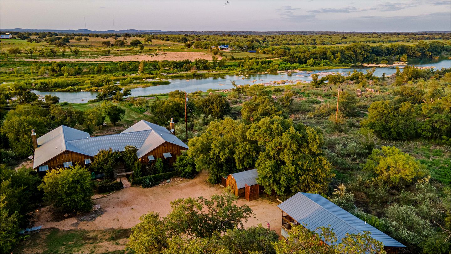 Pet Friendly Texas Hill Country Glamping Cabin on the Llano River