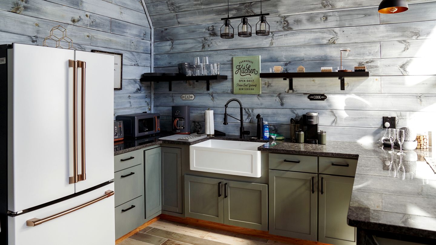 Romantic Escapes in this Stunning A-Frame in North Carolina with Access to a Private Hot Tub and Fire Pit