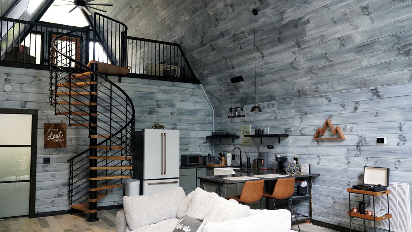 Romantic Escapes in this Stunning A-Frame in North Carolina with Access to a Private Hot Tub and Fire Pit