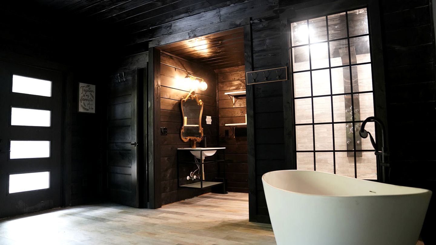 Romantic Escapes in this Stunning A-Frame in North Carolina with Access to a Private Hot Tub and Fire Pit