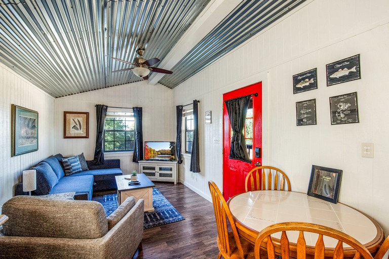 Cabins (United States of America, Castell, Texas)