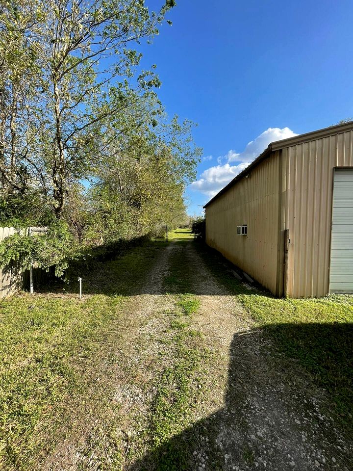 Spectacular Tiny House with Nice Sights in Alvin, Texas