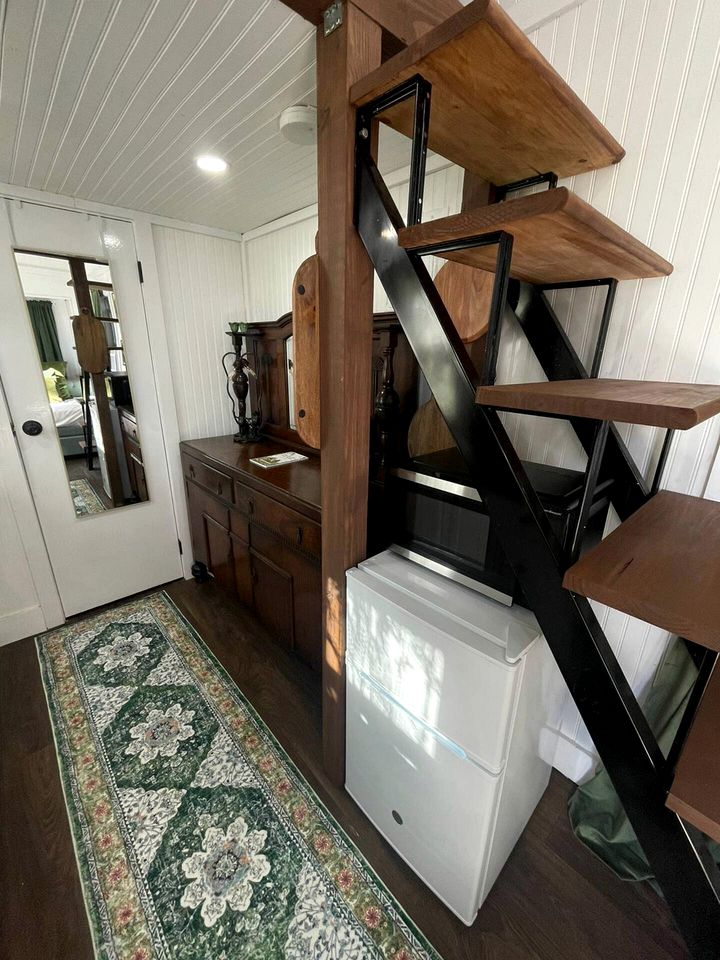 Spectacular Tiny House with Nice Sights in Alvin, Texas