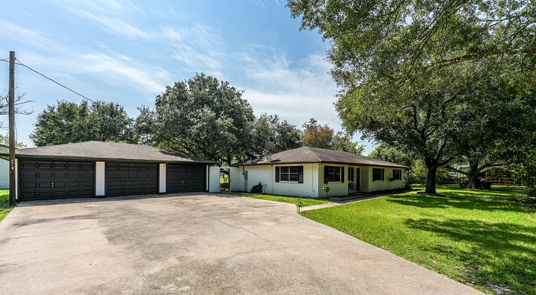 Stunning Pet-Friendly Alvin Cottage for Family or Group Glamping Trips near Houston, Texas