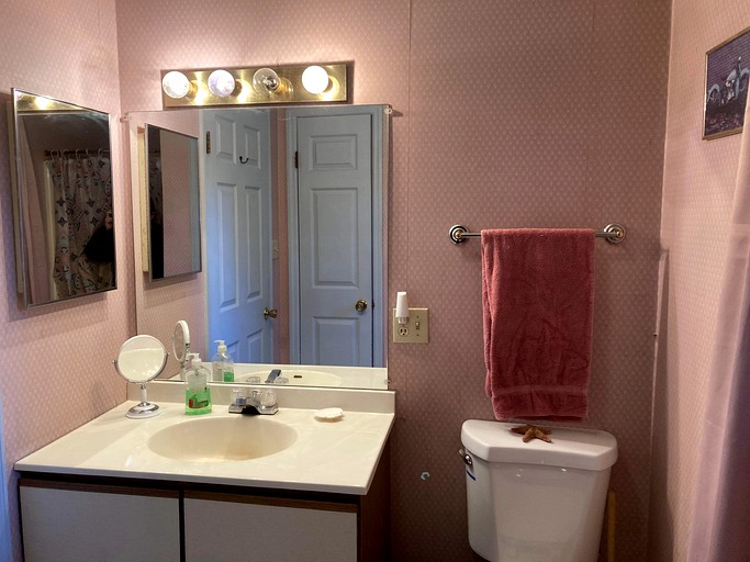 Cabins (United States of America, Stephentown, New York)