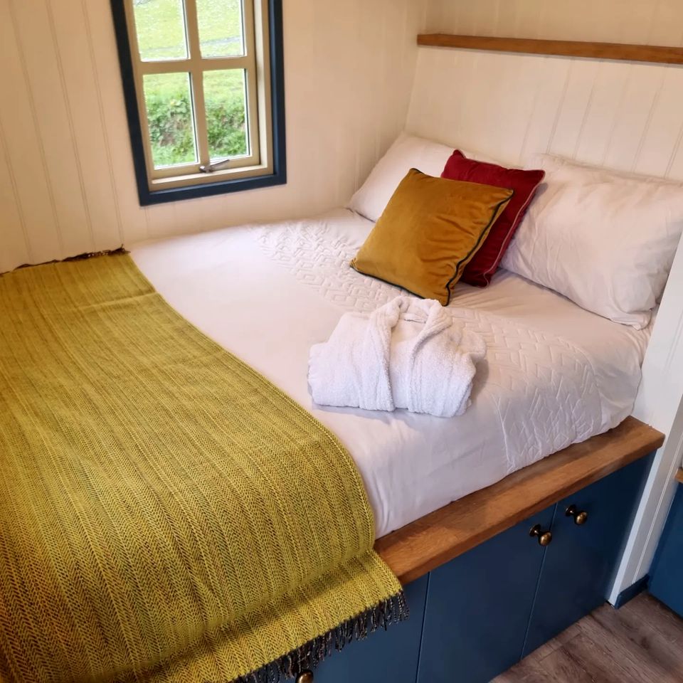 Cute Tiny House Near the Cliffs of Moher, Perfect for a Glamping Adventure in Ireland