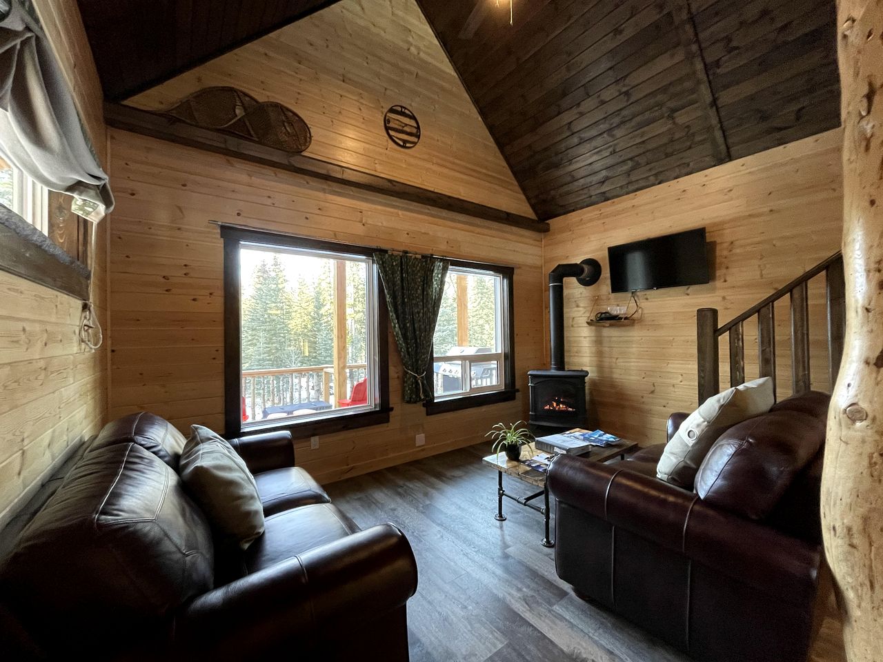 Luxury Cabin Rental for Two with BBQ and Fire Table in Nordegg, Alberta