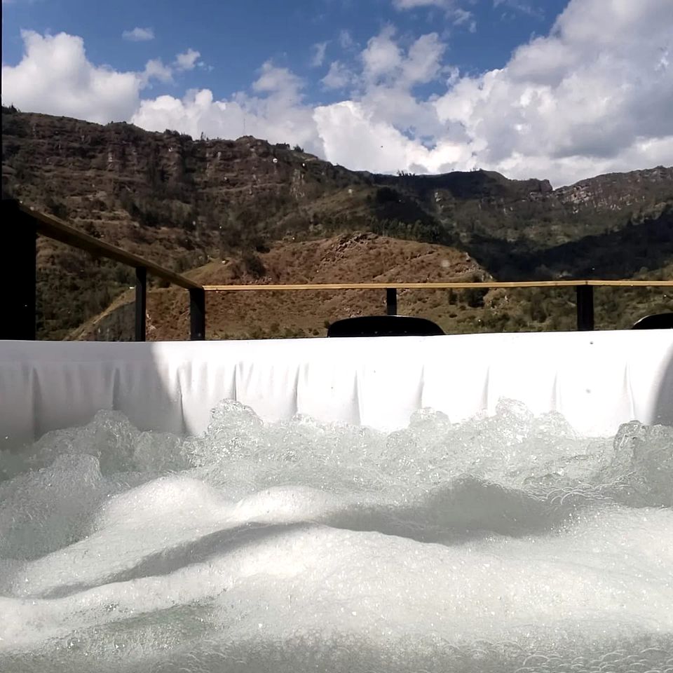 Machetá Cabin Retreat with Private Hot Tub and Stunning Mountain Views in Cundinamarca, Colombia