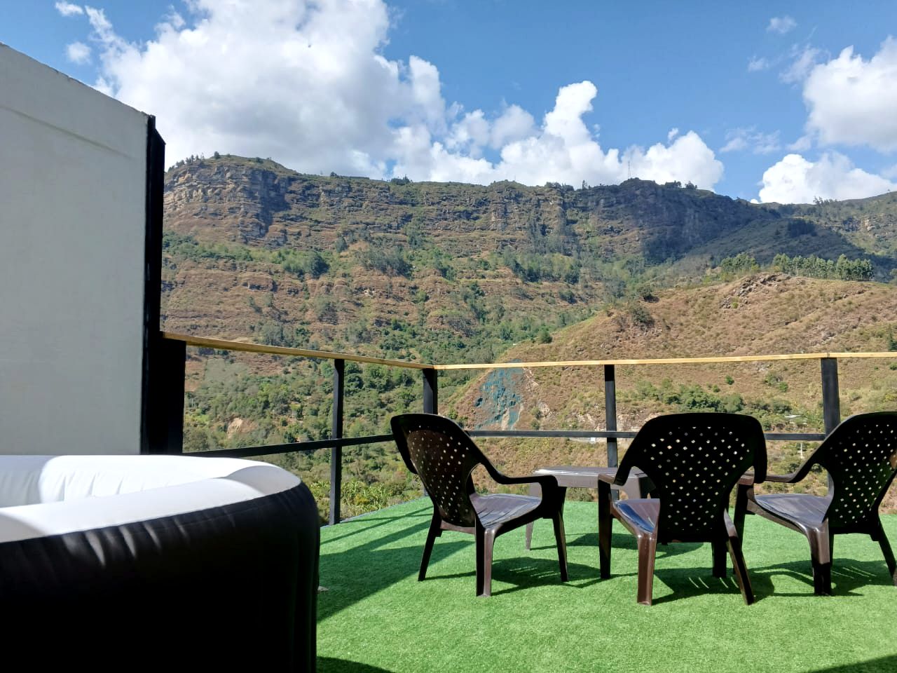 Machetá Cabin Retreat with Private Hot Tub and Stunning Mountain Views in Cundinamarca, Colombia